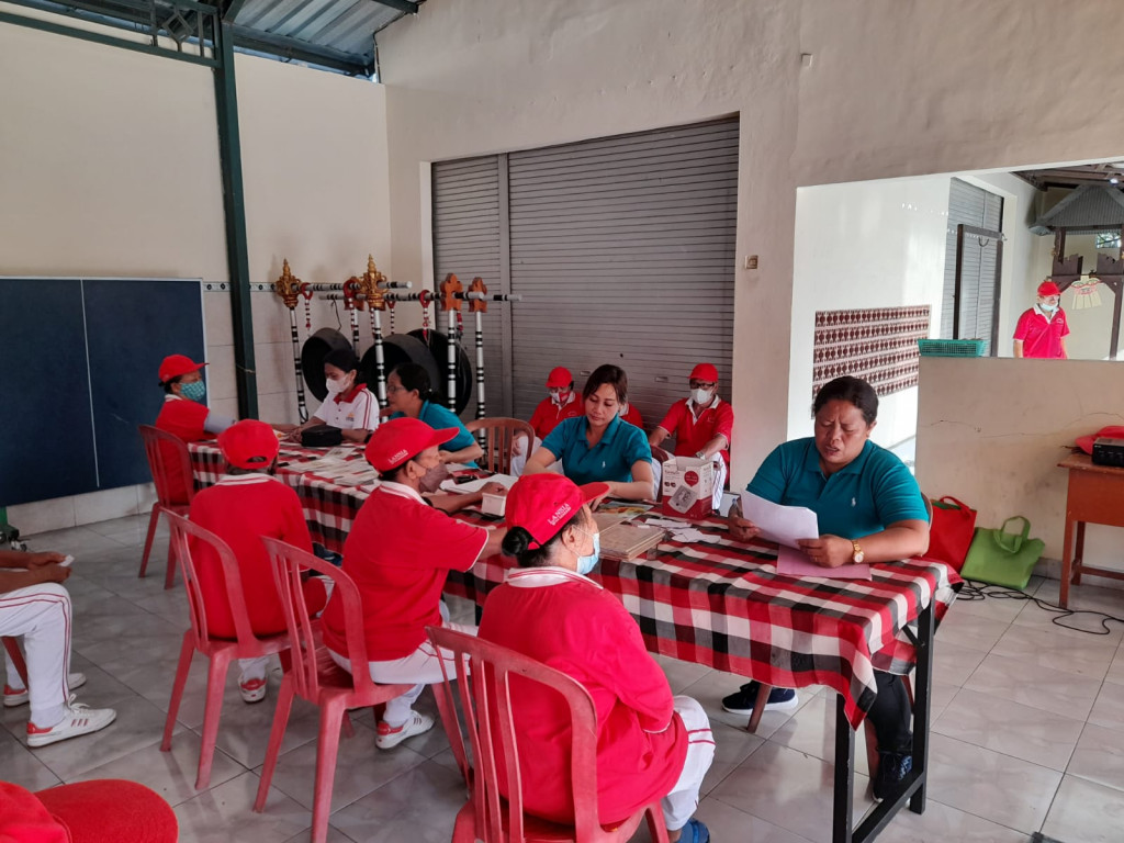 Memantau Kesehatan Lansia Melalui Posyandu